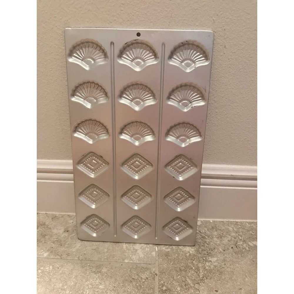Wilton 1984 Barcelona Classic Cookie Pan Bavarian Shell Triangles Vtg Mold
